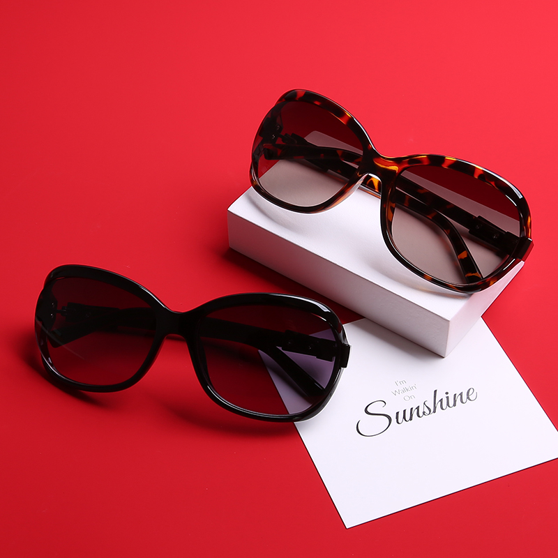 Hot Sell Women Retro Vintage Sunglasses Luxury Fashion Big Shades Oversized Rimless Sunglasses For Women 2022